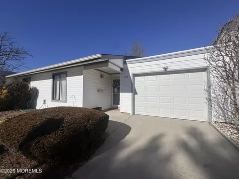 97 Salix Plz # B, Monroe, NJ 08831