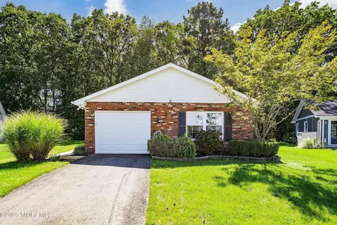 9 Whitney Ct, Brick, NJ 08723