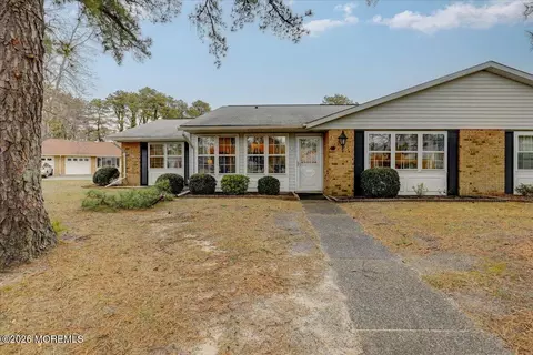 64 Cambridge Cir # A, Manchester, NJ 08759