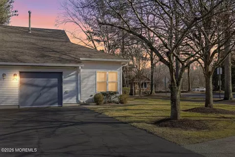 18 Aspen Ave, Englishtown, NJ 07726