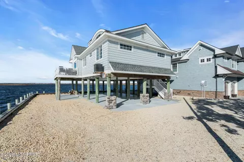 351 W Bayview Dr, Lavallette, NJ 08735
