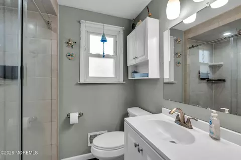 Bath - 13 Dunbarton Rd, Jackson, NJ 08527 photo 1 of 2