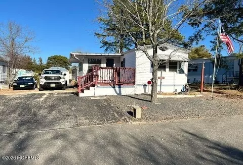 101 Magnolia Dr, Barnegat, NJ 08005