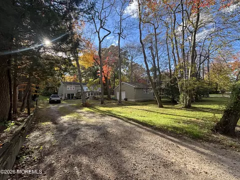 824 S Lake Dr, Lakewood, NJ 08701
