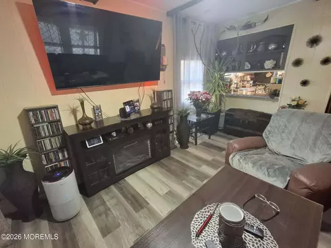 14 Alexander Ave, Jackson, NJ 08527