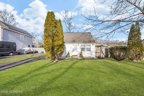 517 Middle Ln, Howell, NJ 07731
