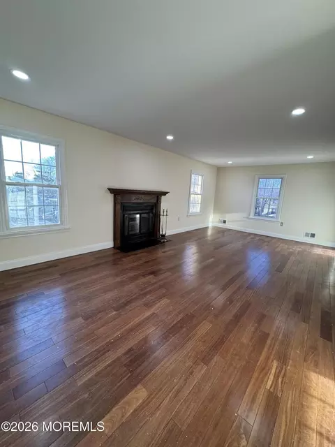 611 Wellington Pl, Aberdeen, NJ 07747