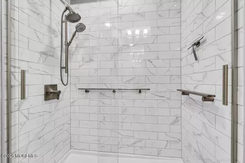 Bath - 1208 Gannet Ct, Forked River, NJ 08731 photo 3 of 4