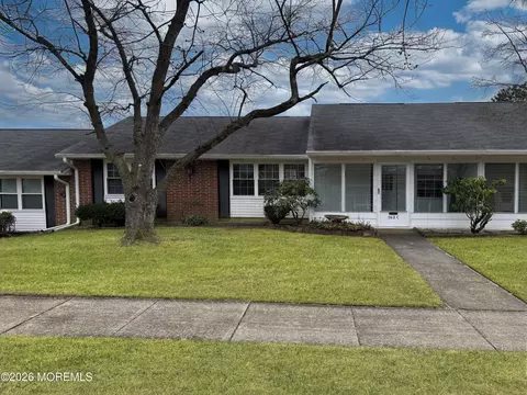 562 Portsmouth Dr #562C, Lakewood, NJ 08701