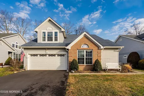 38 Symphony Ave, Bayville, NJ 08721