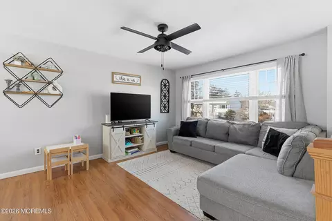 305 Neptune Ave, Bayville, NJ 08721