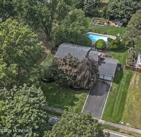 124 Sherwood Dr, Freehold, NJ 07728