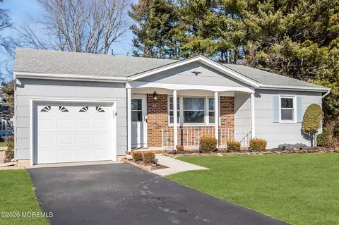 12 Ely Ct, Toms River, NJ 08757