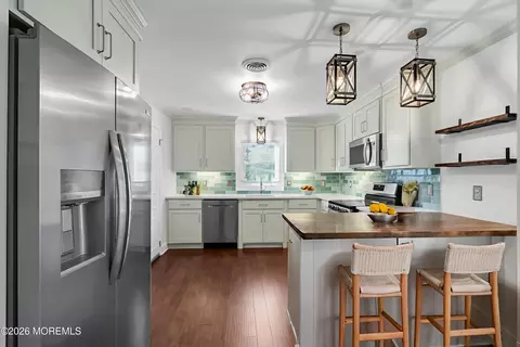 12 Ely Ct, Toms River, NJ 08757