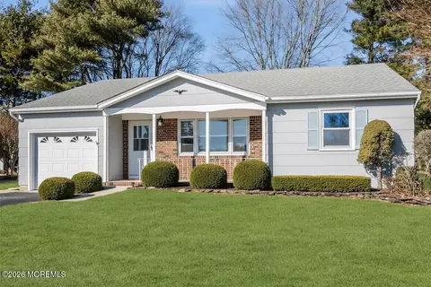 12 Ely Ct, Toms River, NJ 08757