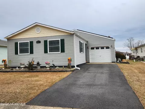 1017 Camino Real Ct, Toms River, NJ 08757