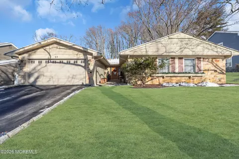17 Idlebrook Ln, Aberdeen, NJ 07747
