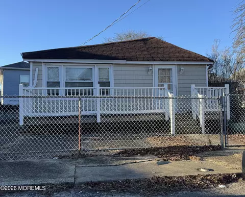 8 Shadynook St, Keansburg, NJ 07734