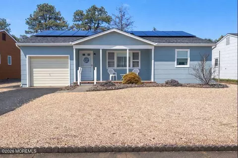 40 Whitmore Dr, Toms River, NJ 08757