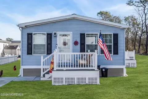 55 Woodchuck Pkwy, Whiting, NJ 08759