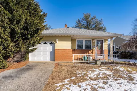 96 Bonaire Dr, Toms River, NJ 08757