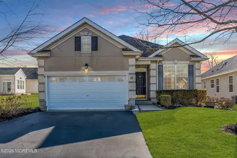 18 Hartack Rd, Manalapan, NJ 07726