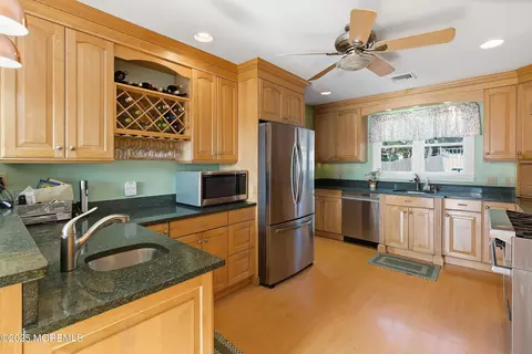 Kitchen - 1105 Shore Dr, Brielle, NJ 08730 photo 3 of 5