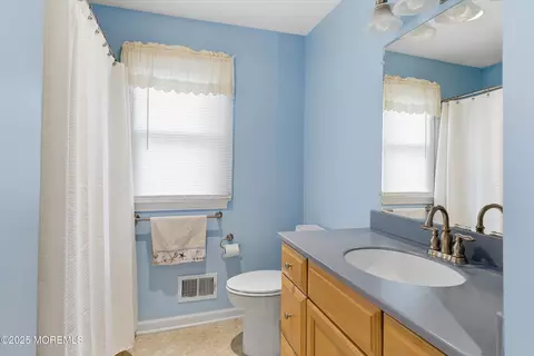 Bath - 1105 Shore Dr, Brielle, NJ 08730 photo 3 of 5