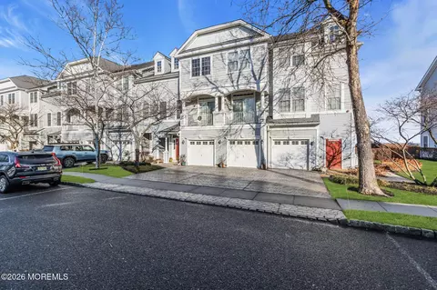 46 Golden Eye Ln, Port Monmouth, NJ 07758