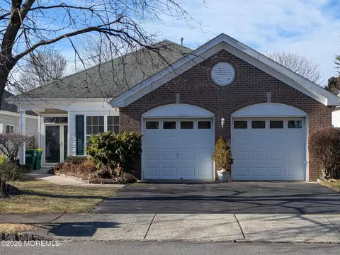 36 Golden Seasons Dr, Lakewood, NJ 08701