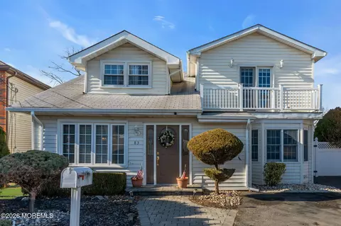 83 Seawood Dr, Keyport, NJ 07735
