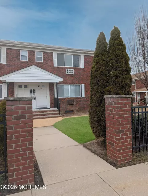 151 Wyckoff Rd, Eatontown, NJ 07724