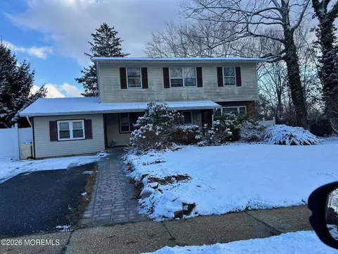 11 Princeton Dr, Jackson, NJ 08527