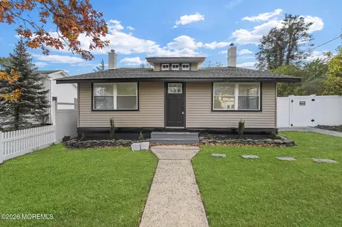 422 Forepeak Ave, Beachwood, NJ 08722