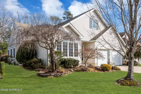 17 Medinah Ct, Jackson, NJ 08527