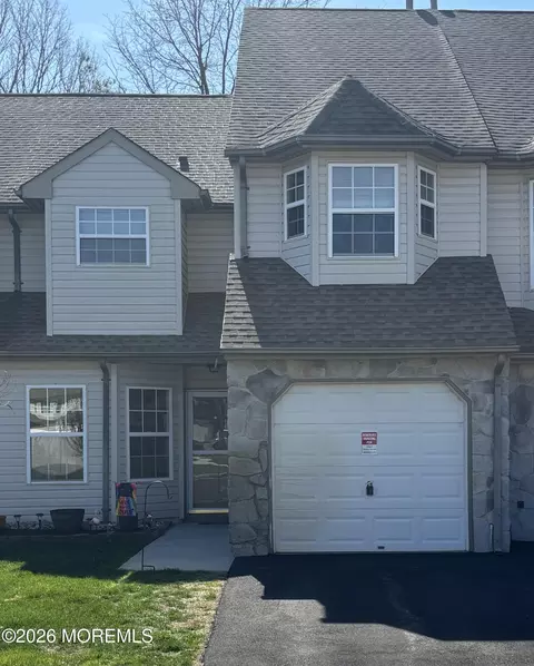 2802 Greenspire Ct, Toms River, NJ 08755