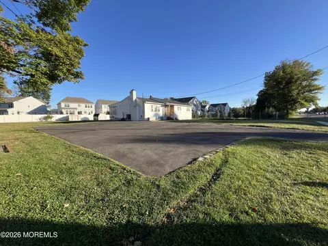 17 S Main St, Marlboro, NJ 07746