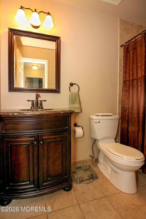 Bath - 14 Kiwi Loop, Howell, NJ 07731 photo 4 of 5