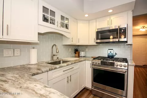 Kitchen - 14 Kiwi Loop, Howell, NJ 07731 photo 3 of 4