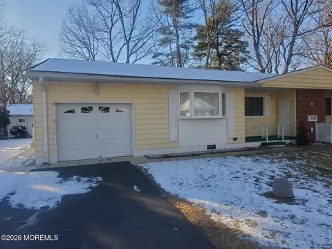 4 Wyoming Ave #B, Whiting, NJ 08759