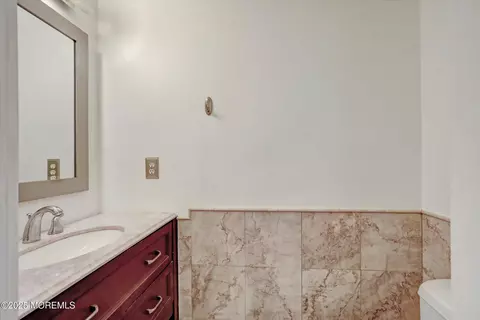 Bath - 95 Azalea Cir, Jackson, NJ 08527 photo 2 of 4