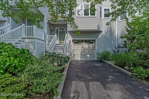 105 Geranium Ct, Toms River, NJ 08753