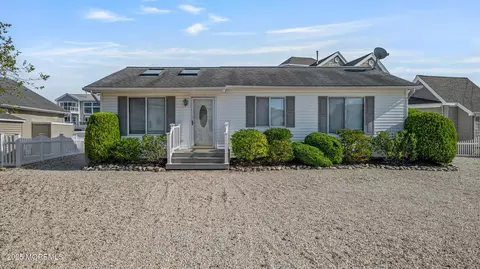 3 Merle Dr, Beach Haven West, NJ 08050