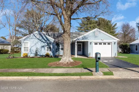 38 Sheffield Dr, Forked River, NJ 08731