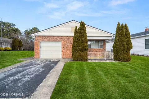 24 Santiago Dr W, Toms River, NJ 08757