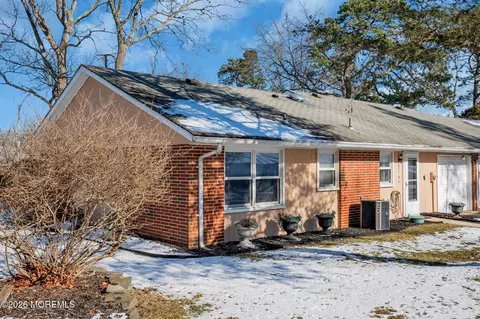 511 Portsmouth Dr # B, Lakewood, NJ 08701