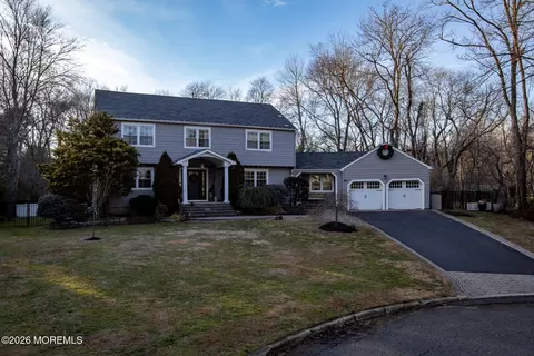 50 Farm Rd, Middletown, NJ 07748