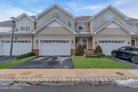 3 Carrington Dr, Eatontown, NJ 07724