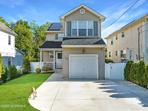 15 Bond St, Freehold, NJ 07728