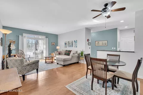 515 Sophee Ln #1000, Lakewood, NJ 08701